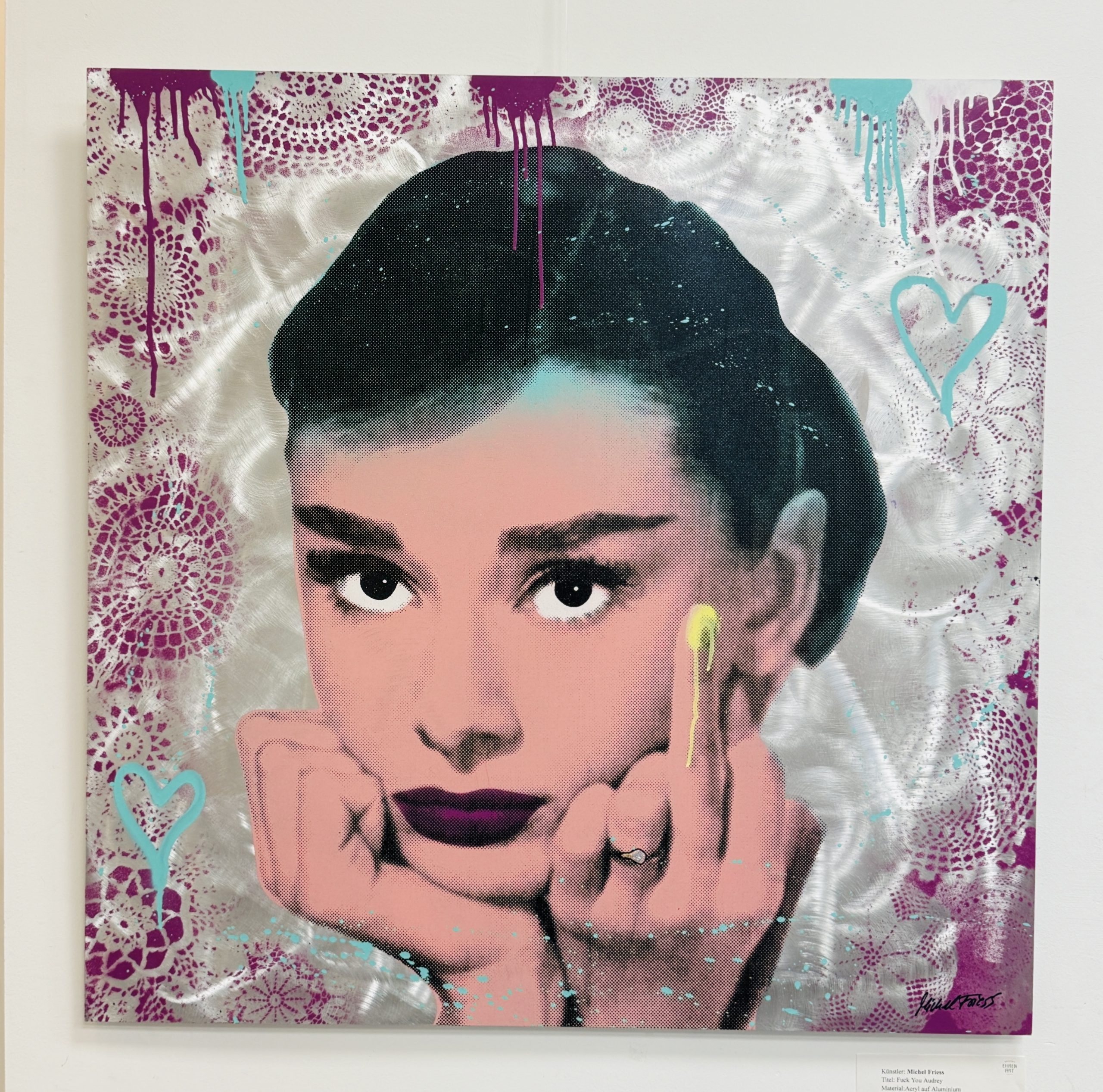 MICHEL FRIESS, Titel_ Fuck you Audrey , Material_ Acryl auf Aluminium, Größe_100x100cm, Jahr _2024